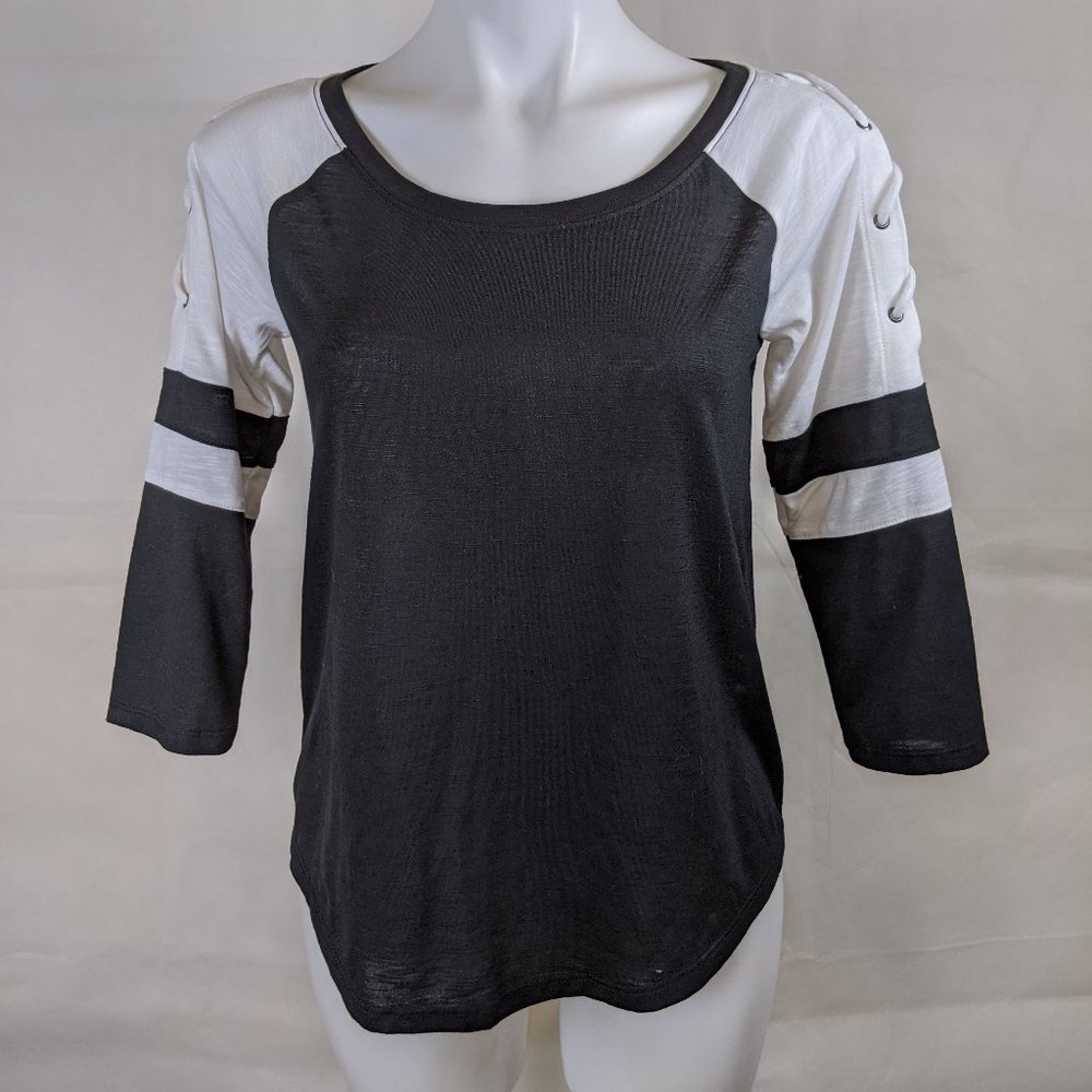 Black & White Sporty Tee Small